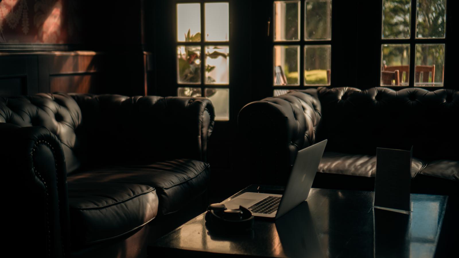 Private leather-lounge working session at dusk